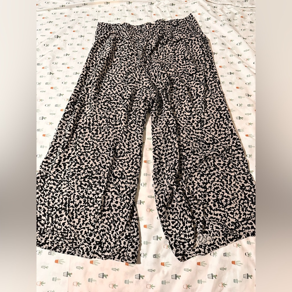 H&M Black and White Patterned Wide Leg Pants